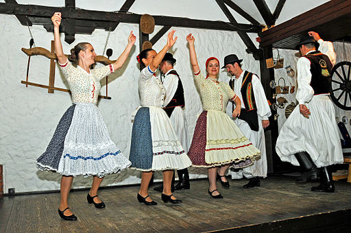 Hun Hungary-0241_-_Dance_and_be_happy._(7338690588)