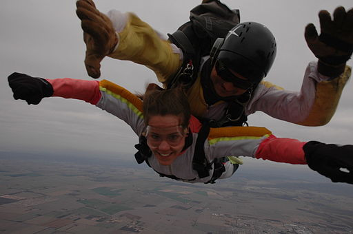 Wenona 512px-Tandem_sky-diving_jump