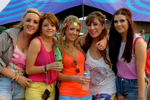 brain Five_Irish_girls_@_festival_Tomorrowland