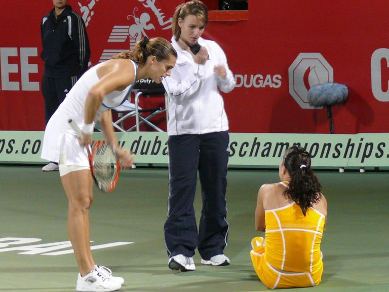 1280px-jjinjury-by-g-patkar-at-english-wikipedia-girl-sports-injury-knee-tennis