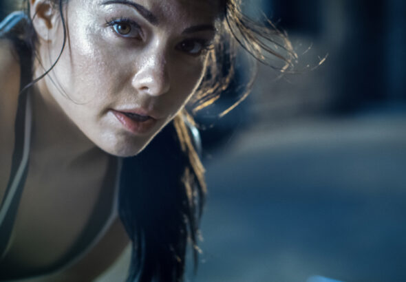 Close-up,Shot,Of,A,Beautiful,Athletic,Woman,Looks,Into,Camera.